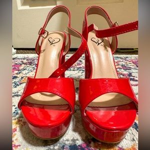 red Windsor heels size 7. perfect new condition!